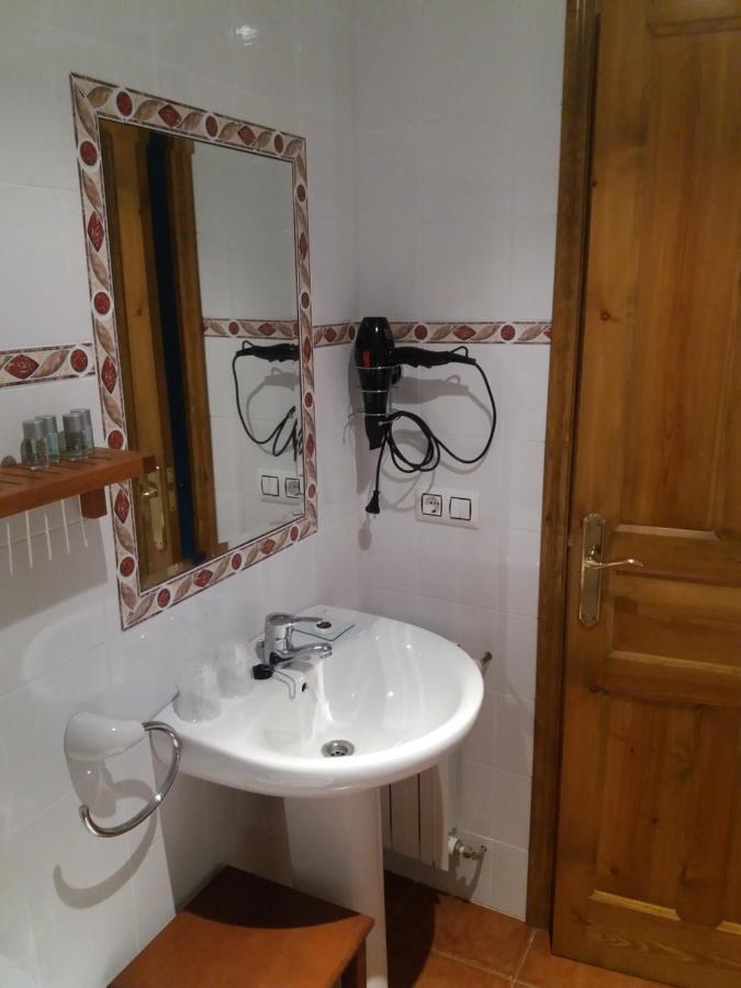 Hostal La Casona del Jou Ortiguero Exterior foto
