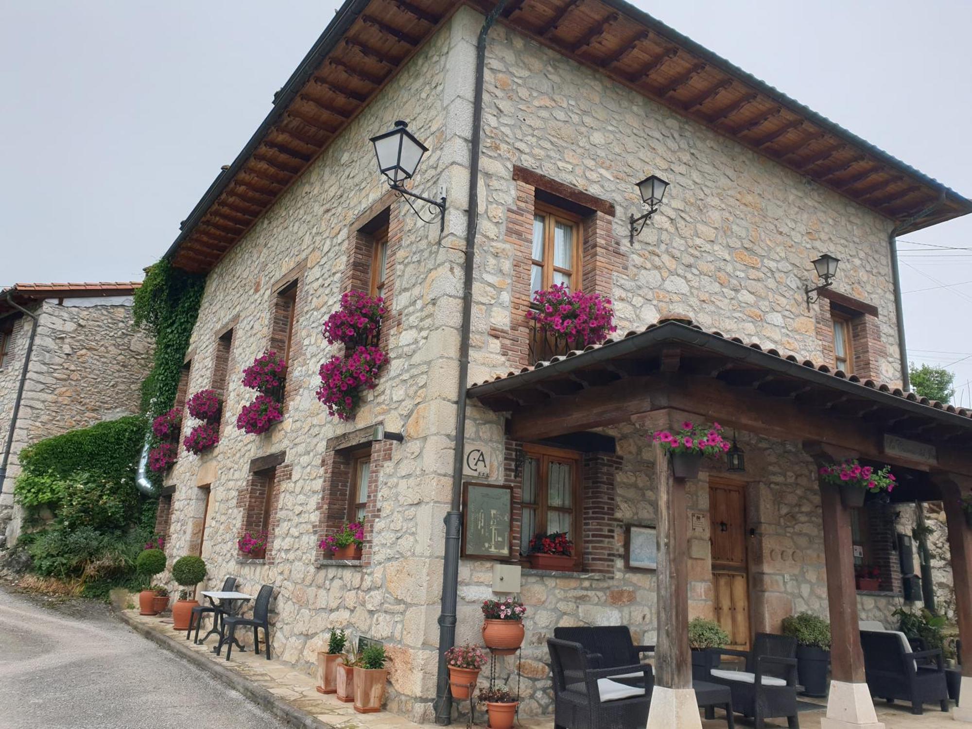 Hostal La Casona del Jou Ortiguero Exterior foto